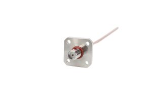 Antena GNSS com Conector de Montagem em Painel e Cabo Coaxial Antena GNSS com Conector de Montagem em Painel e Cabo Coaxial