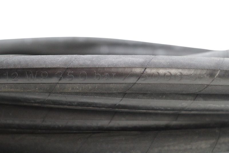 Mangueira Hidráulica R2SN DKOS 1/2x11m Plataforma Genie Mangueira Hidráulica R2SN DKOS 1/2x11m Plataforma Genie